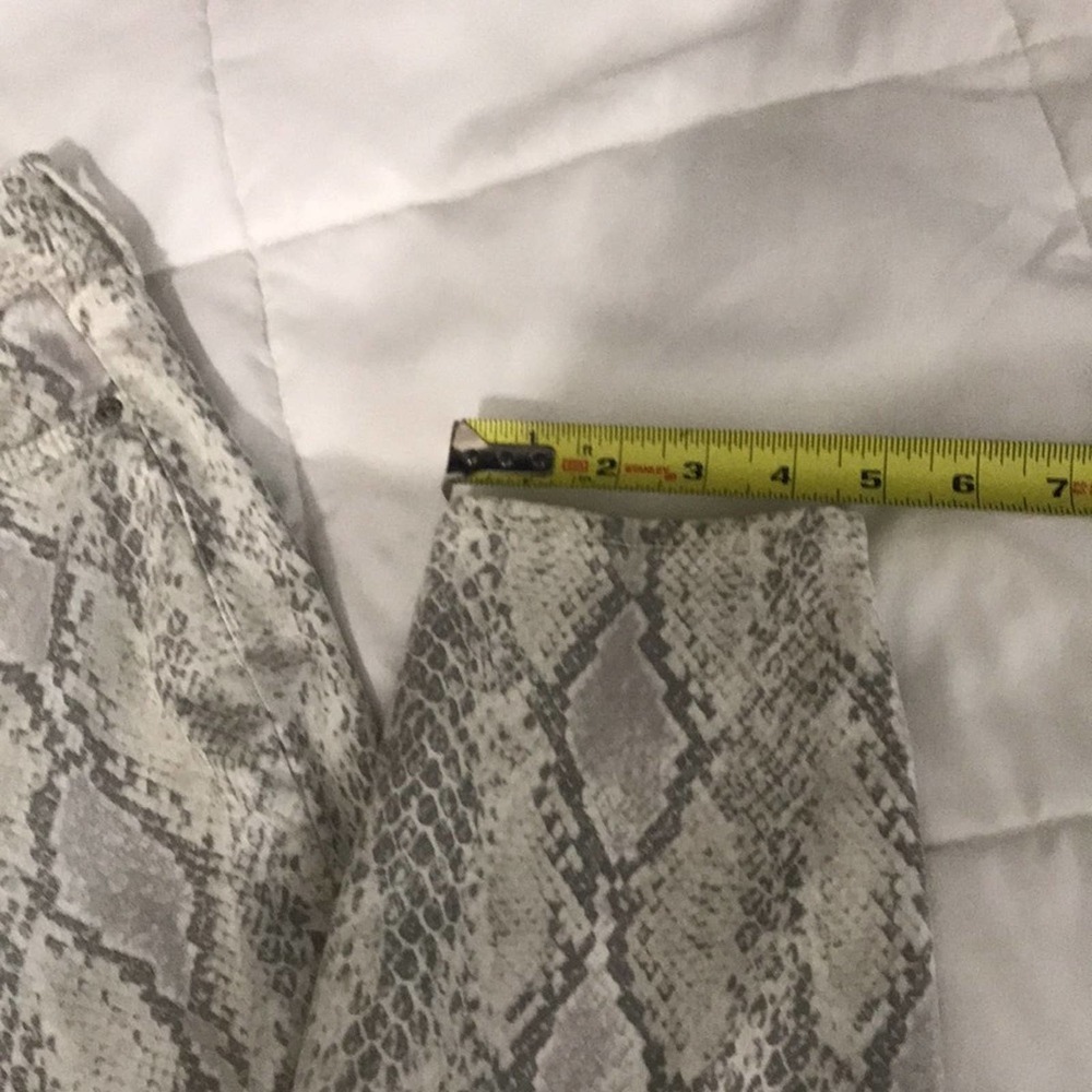 NYDJ Ami Snake Print Tailored Jeans in Diamondback Vanilla size 8 - Picture 8 of 9